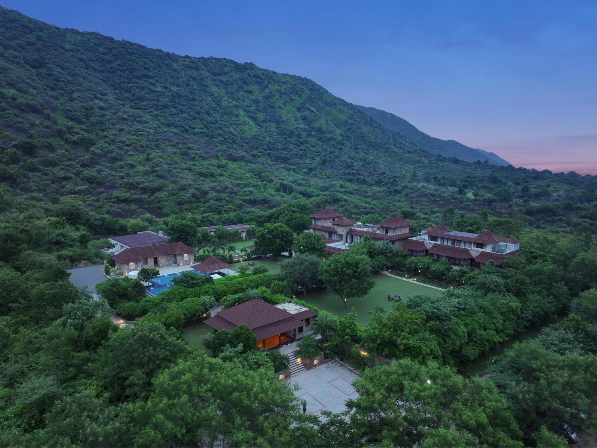 Anandam - A Luxury Resort In Udaipur Exteriör bild